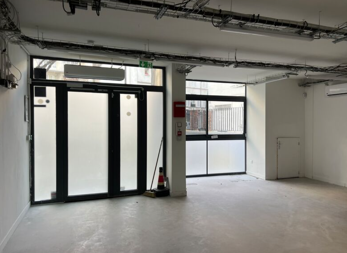 Hall d'entrée avec double porte vitrée